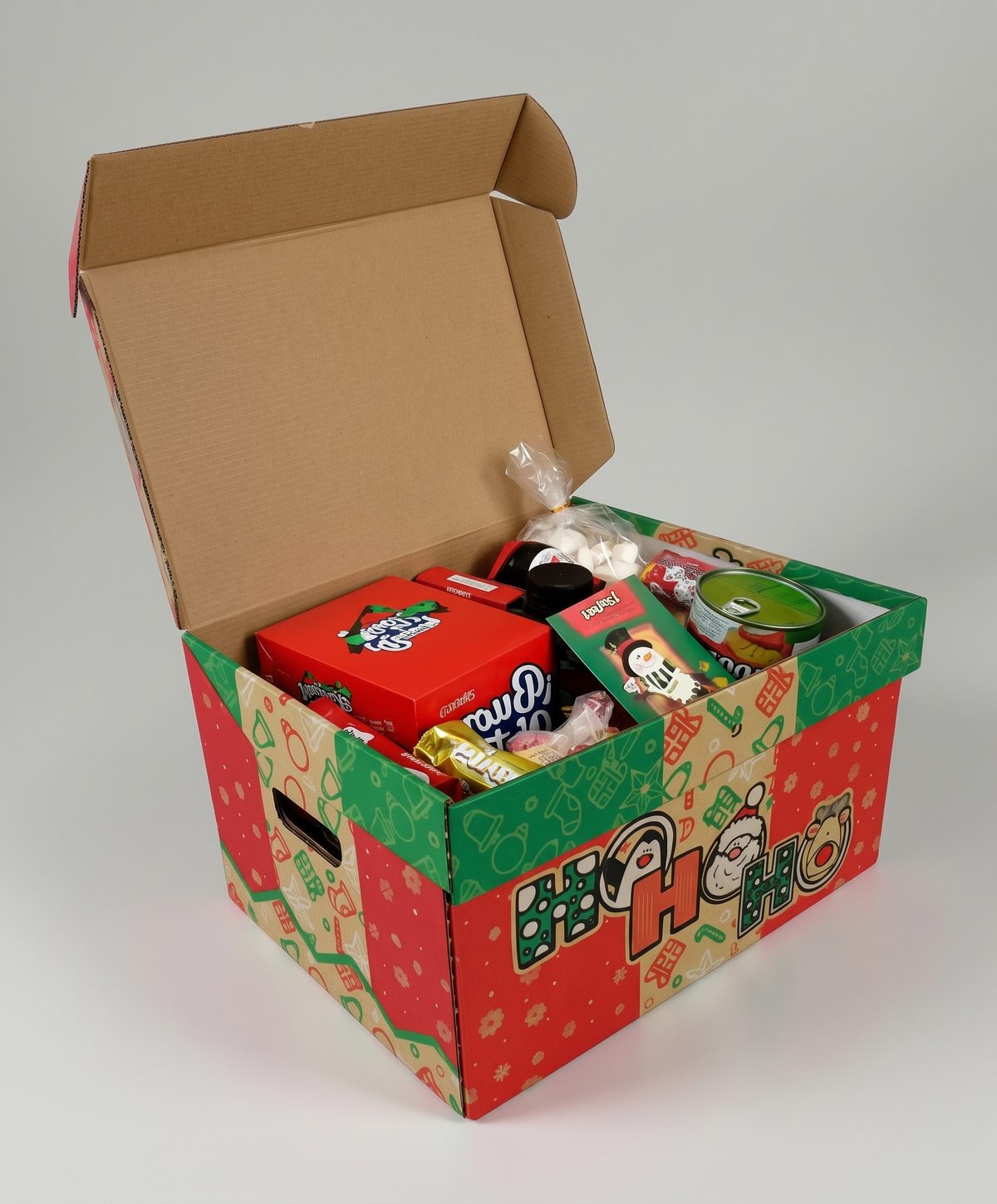 Caja de cartón decorada, abierta, con los productos de una canasta de víveres en su interior.